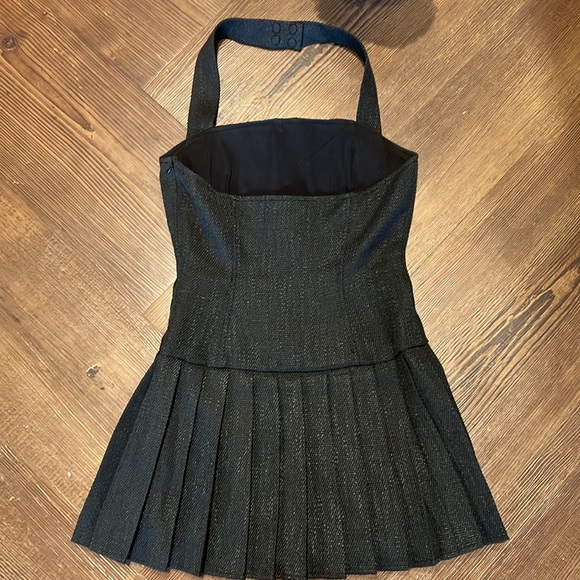 Line and dot black pleaded dress - Picture 2 of 6